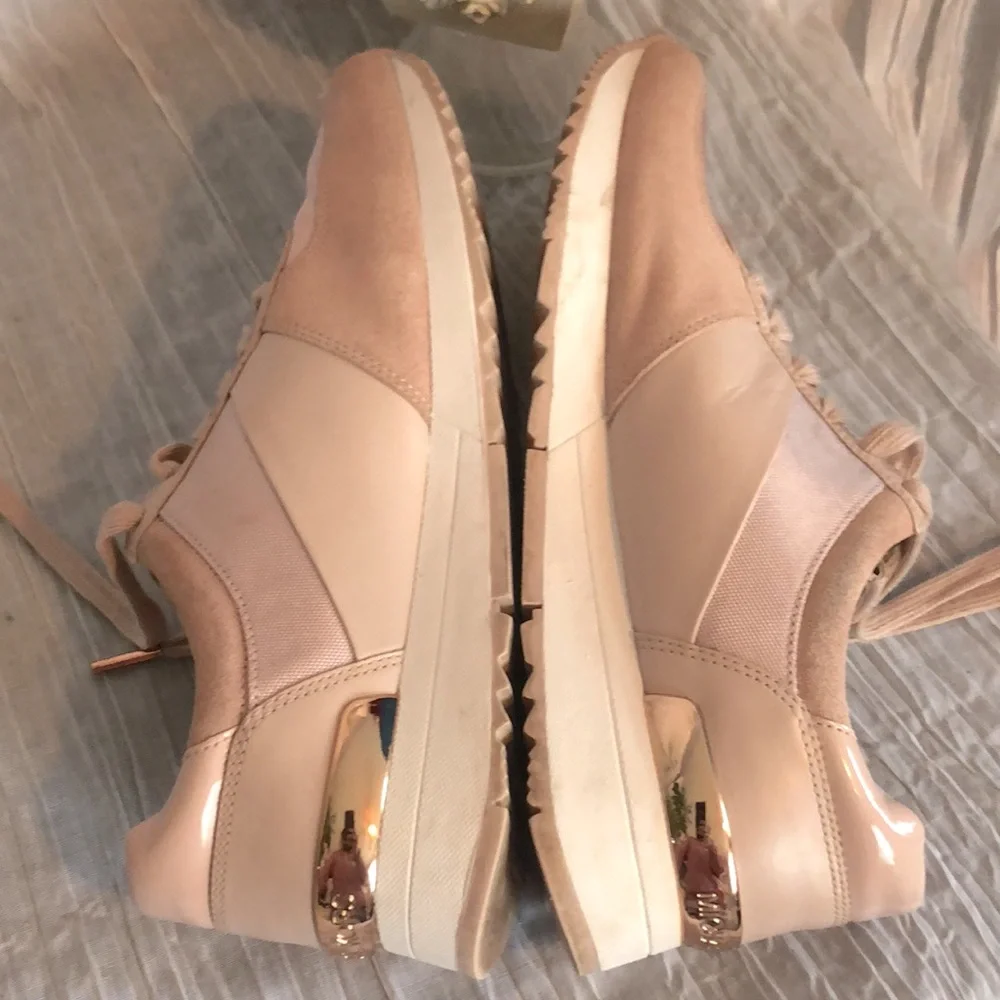 MICHAEL KORS size 8.5 Allie pink leather platform sneakers